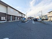 駐車場2台付（賃料に含む）です。