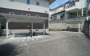 屋根付の駐輪場があります。