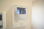 ■インターホン■カラーモニターインターホンは訪問者を事前に確認出来て便利です。