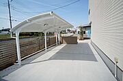 屋根付き駐輪場で雨の日も安心♪