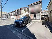 駐車場1台付きです。