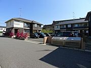 敷地内舗装駐車場1台付き（無料）♪2台目は別途契約月額5，500円（税込）※台数に限りがあるので要空き確認※