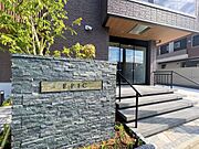 共用エントランスはオートロック仕様のため、安心・安全なシャーメゾンライフを♪