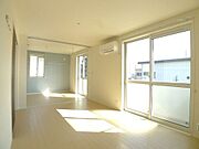 ☆ＬＤＫ☆ＬＤＫにはエアコン一基が備付けです☆夏も冬も快適な空間は家族団欒の場として是非♪