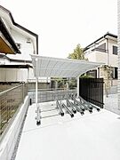 【駐輪場】道路からは見えない屋根付きの駐輪場です。スライド式のラックタイプとなっております。