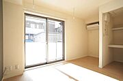 【6．8帖洋室】ステラ　フェリーチェ102号室へようこそ！！エアコンが付いておりますので、入居初日から快適にお住まい頂けます♪♪新生活のスタートをこちらで始めてみませんか♪♪