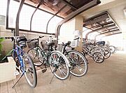 駐輪場は屋根つきのため、雨でも自転車が濡れる心配はありません◎