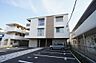 その他：【外観】白く高くそびえ建つシャープな外観♪
