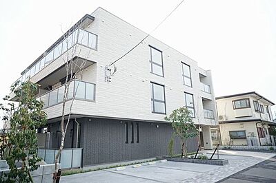 外観:◇外観◇ 重厚感あふれる3階建てマンション♪ 外観:◇外観◇ 重厚感あふれる3階建てマンション♪