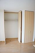 リビング収納は枕棚が付いたクローゼットです♪掃除機や家電の収納にご利用下さい♪