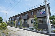 外壁はツートンカラーでモダンな雰囲気となっています！