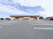 ヨークベニマル田彦西店まで徒歩10分です。