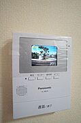 【ＴＶドアホン】お部屋にいながら来訪者の顔を見て話ができるモニター付きインターホンで防犯面も安心♪