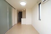 【ＬＤＫ＆洋室】スライディングスクリーンを閉めた状態です◎ライフスタイルに合わせてＬＤＫと洋室を分けた使い方もできます！