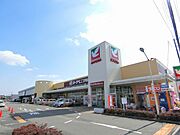 【商業施設】周辺にはスーパーやドラッグストア、大型家電量販店もあります♪写真はヨークベニマル土浦真鍋店です。徒歩3分（190ｍ）☆