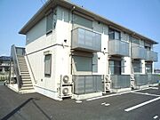 【☆積水ハウスのシャーメゾン☆】耐震性の高さに特徴のある積水ハウス施工の軽量鉄骨造！！南向きの前面駐車場☆敷地内には駐輪場もございます☆