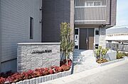 集合玄関エントランスはオートロックなので、部外者の侵入を防ぎます！