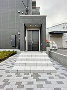 ダークトーンを基調としたデザインとなります。