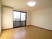 こちらにはエアコン一台備え付けです♪