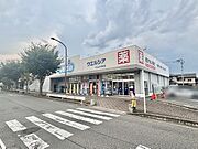 ウエルシア小山犬塚店まで徒歩8分（600ｍ）【営業時間等、詳細は店舗ホームページをご確認ください】