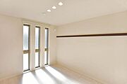お部屋が明るい印象のデザインサッシを採用。スタイリッシュでお部屋全体を明るい空間に演出してくれます！