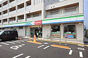 ファミリーマート＋カスミ徒歩5分（380ｍ）