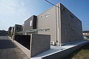 積水ハウス施工、軽量鉄骨造2階建賃貸住宅「シャーメゾン」です。