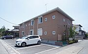 建物裏側にも駐車場があります