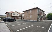 敷地内には建物が2棟あります。写真手前がＢ棟、奥がＡ棟です。