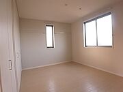 角部屋なので側面にも窓があります♪