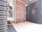 【外観】高級感あふれる黒いタイルを外壁にあしらっています。看板もシルバーでオシャレです♪
