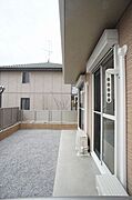 【専用庭】入居者様専用の庭で洗濯物も気持ち良く干せますよ！ガーデニングなど趣味のスペースにも◎
