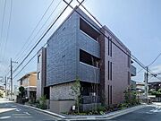 積水ハウス施工3階建オートロック付マンションです。
