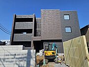 積水ハウス施工・重量鉄骨造3階建ての賃貸住宅です。