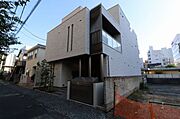 積水ハウス施工のシャーメゾン。耐震等級「3」を取得した、地震に強い重量鉄骨造のマンションです。