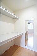 棚付きのＷＩＣ！大型収納でお部屋がすっきり使えます！！