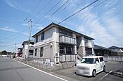南側が駐車場の為、日当たり良好♪