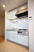 ■キッチン■2口コンロ付システムキッチン♪吊り戸棚も付いて、収納力も○♪