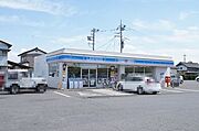 ローソン小山横倉店まで徒歩5分（400ｍ）