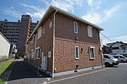 ◆周りは住宅街、前面は駐車場で住環境良好です◆