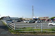 周辺にはスーパー・銀行有