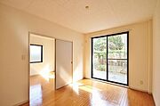 【洋室】もう一室の洋室も6．4帖です☆