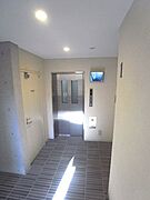 【エレベーター】オートロック内　1Ｆエレベーター前モニターもついています