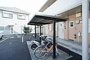 【駐輪場】屋根付き駐輪場です。