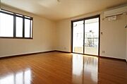 角部屋の為2面サッシで採光も取れます♪
