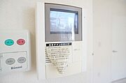 ○安心安全便利な設備○　モニター付きインターホンは来客時だけでなく防犯面でも活躍！