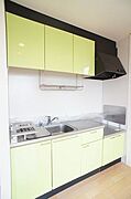 ■キッチン■淡いきみどり色でさわやかな印象♪食器洗い機を置くことが可能！ガスコンロはお持ち込みください♪