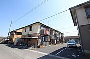 屋根付き駐輪場もあります。