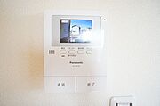 【テレビモニターフォン】お部屋の中から訪問者を確認できるので、安心ですね◎