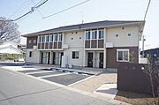 エントランスは石畳や砂利敷き、緑豊かな植栽で高級感が溢れています♪